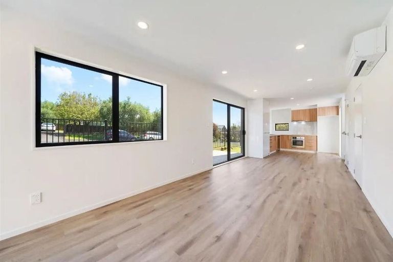 Photo of property in 1/2 Wood Street, Papakura, 2110