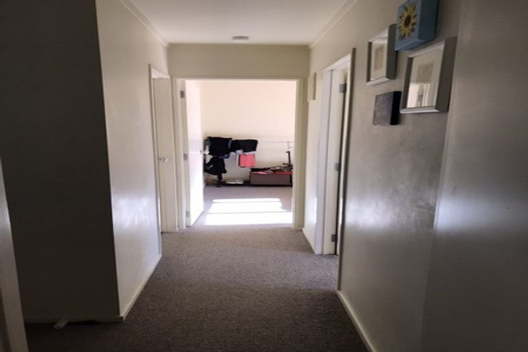 Photo of property in 6a Sunward Rise, Glenfield, Auckland, 0629