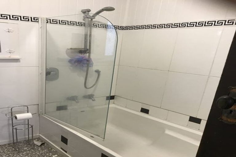 Photo of property in 94 Endeavour Street, Lyall Bay, Wellington, 6022