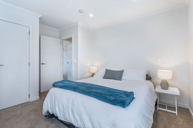 Photo of property in 6 Sacred Kingfisher Road, Hobsonville, Auckland, 0616