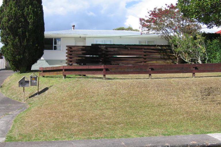 Photo of property in 12 Bishop Street, Green Bay, Auckland, 0604