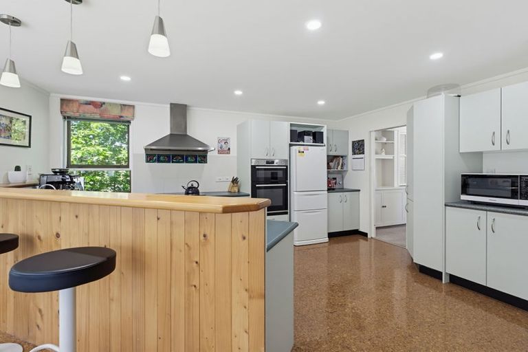 Photo of property in 21 Rawene Street, Waikanae, 5036