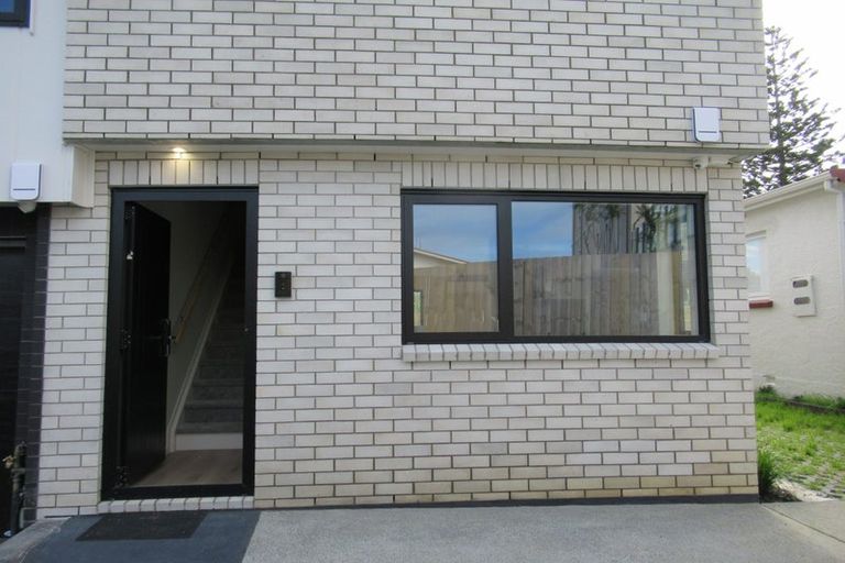 Photo of property in 2 Nikau Street, New Lynn, Auckland, 0600
