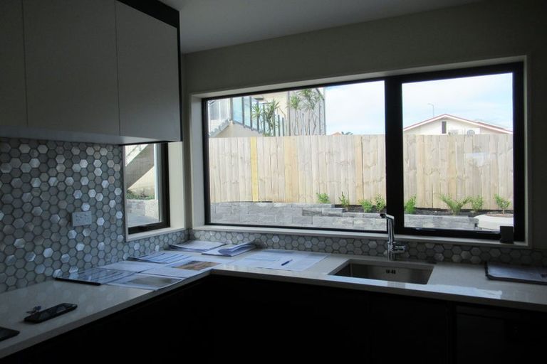 Photo of property in 2 Nikau Street, New Lynn, Auckland, 0600