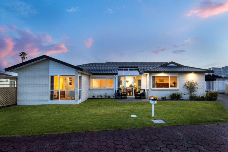 Photo of property in 3 Lakeside Drive, Orewa, 0931