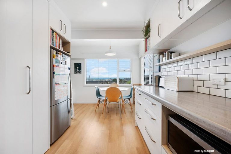 Photo of property in 12 Middlesex Place, Northland, Wellington, 6012