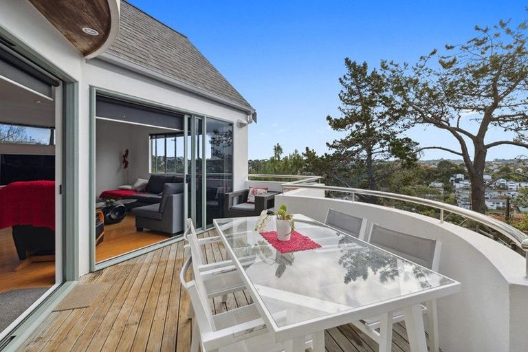 Photo of property in 2/89 Knights Road, Rothesay Bay, Auckland, 0630