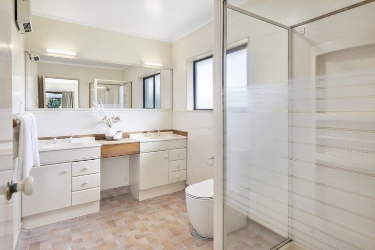 Photo of property in 11 Lynwood Place, Owhata, Rotorua, 3010