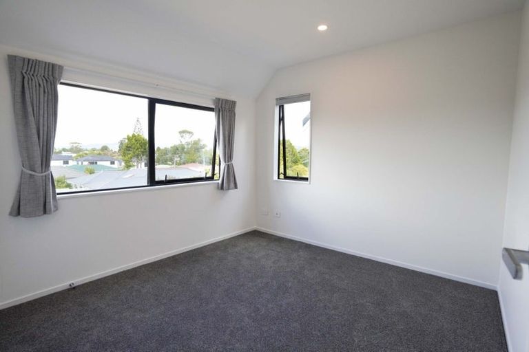Photo of property in 6/19 Kingdale Road, Henderson, Auckland, 0610
