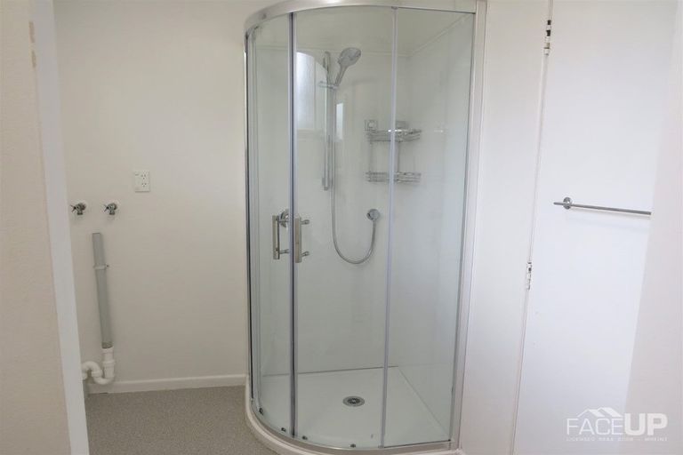 Photo of property in 49 Flanshaw Road, Te Atatu South, Auckland, 0610