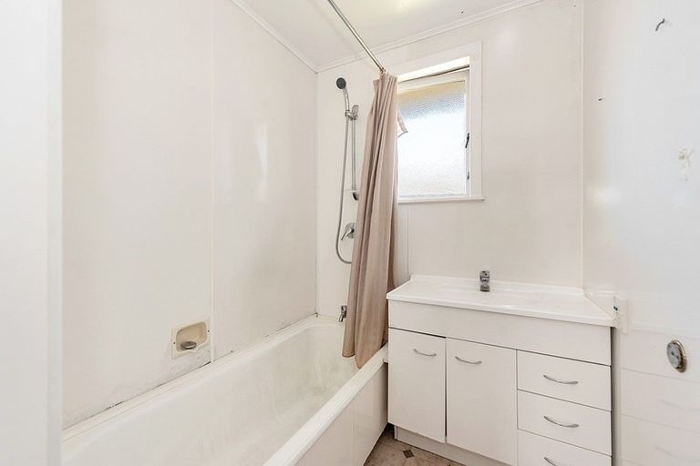 Photo of property in 16 Dermont Street, Bader, Hamilton, 3206