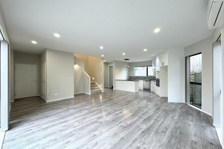 Photo of property in 6c St Catherine Crescent, West Harbour, Auckland, 0618