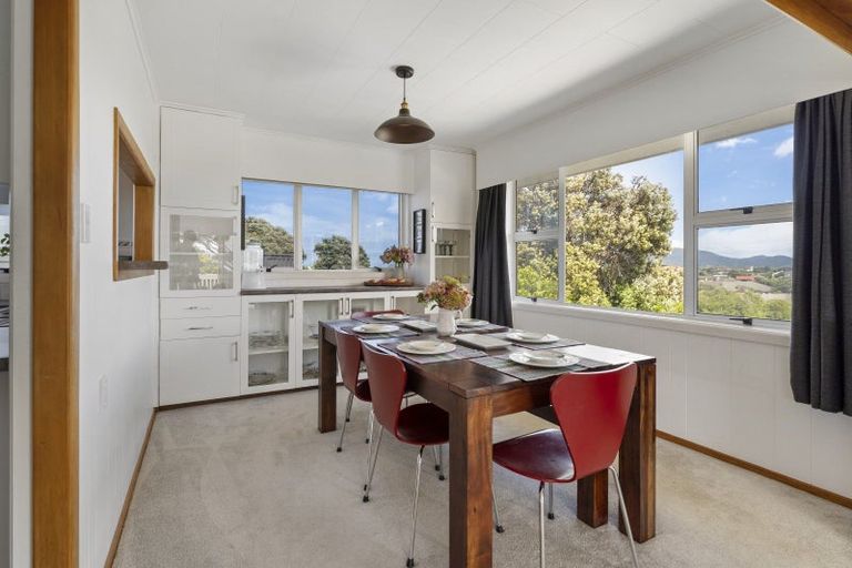 Photo of property in 67 Queens Road, Waikanae Beach, Waikanae, 5036