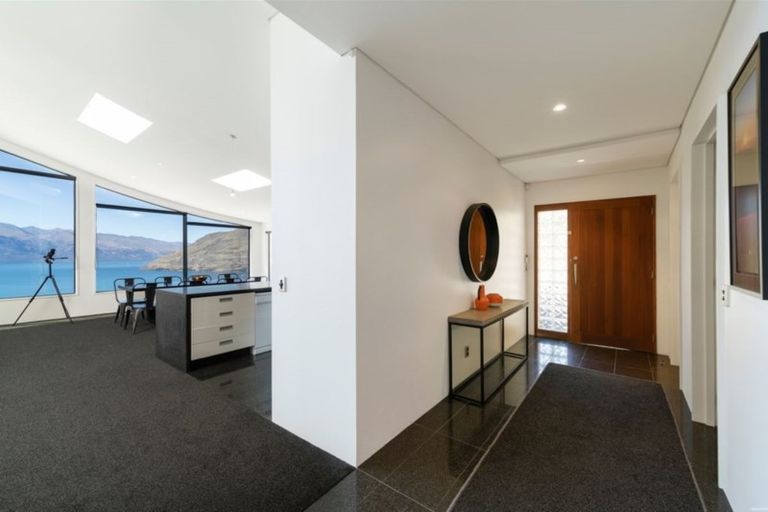 Photo of property in 9 Vanda Place, Fernhill, Queenstown, 9300