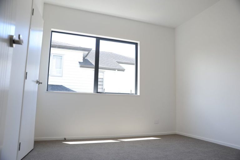 Photo of property in 7/11 Oteha Valley Road, Northcross, Auckland, 0632