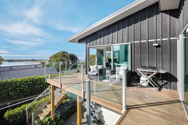 Photo of property in 74 Moncks Spur Road, Redcliffs, Christchurch, 8081
