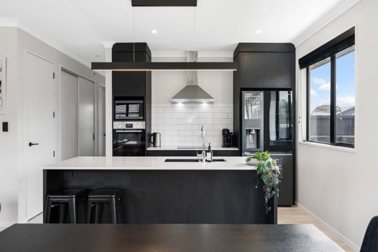 Photo of property in 4 Orawahi Road, Glenbrook, 2681