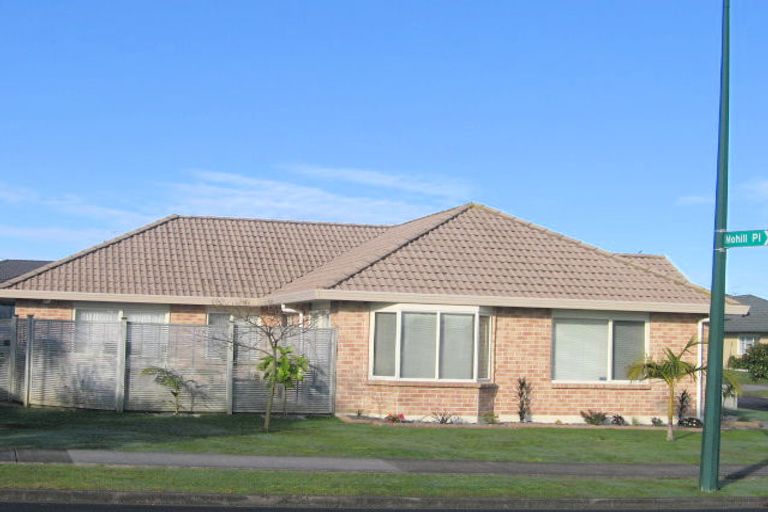 Photo of property in 7 Moyrus Crescent, East Tamaki Heights, Auckland, 2016