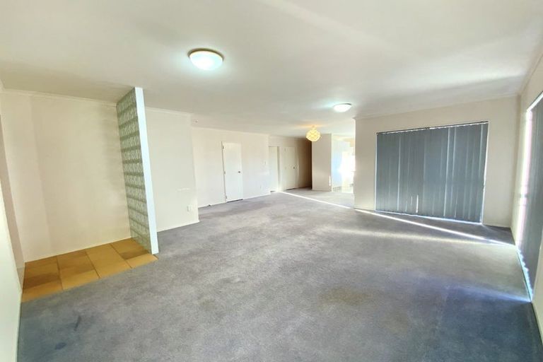 Photo of property in 11 Newbegin Place, Weymouth, Auckland, 2103