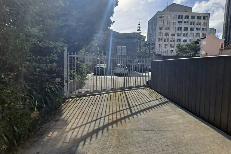Photo of property in Frame Apartments, 1501/111 Molesworth Street, Thorndon, Wellington, 6011
