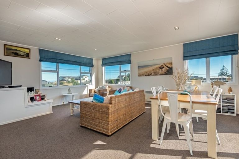 Photo of property in 35 Marine Parade South, Foxton Beach, Foxton, 4815