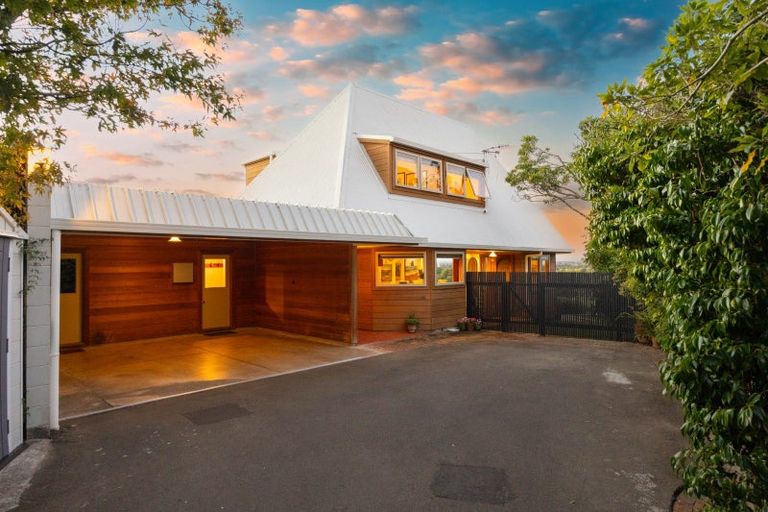 Photo of property in 96 Clifton Terrace, Fitzherbert, Palmerston North, 4410