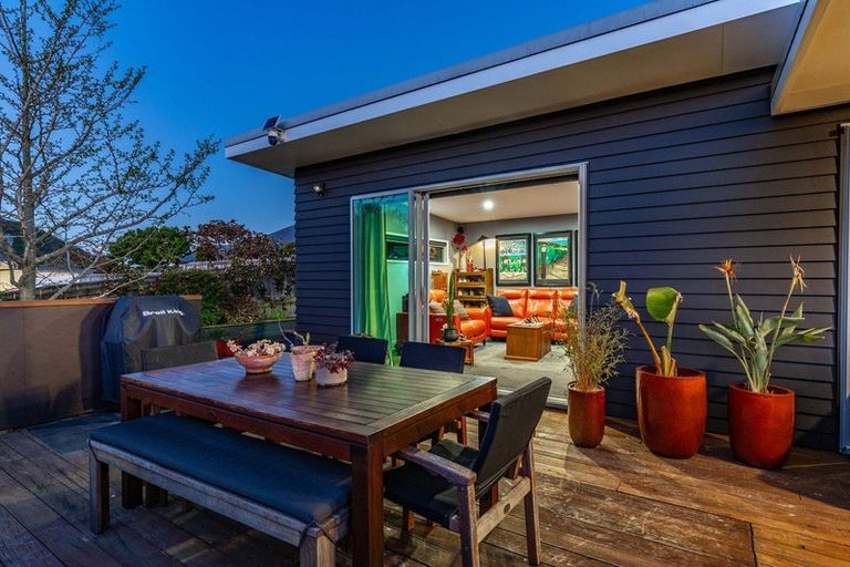 Photo of property in 11 Glentui Place, Waikawa, Picton, 7220