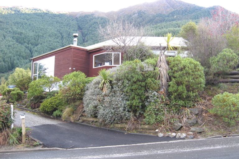 Photo of property in 208 Fernhill Road, Sunshine Bay, Queenstown, 9300