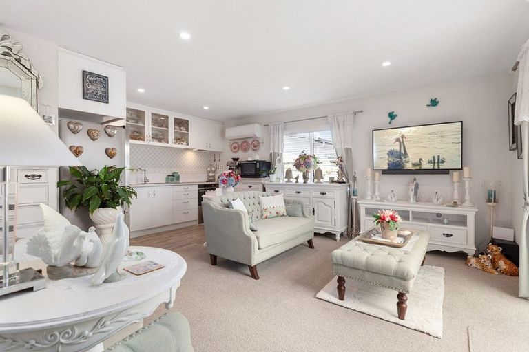 Photo of property in 11 Kamahi Crescent, Papamoa Beach, Papamoa, 3118