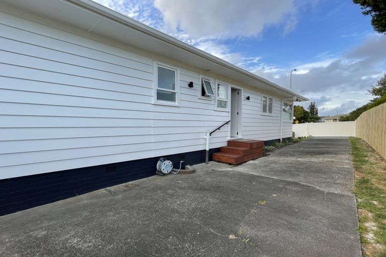 Photo of property in 20 Glendene Avenue, Glendene, Auckland, 0602
