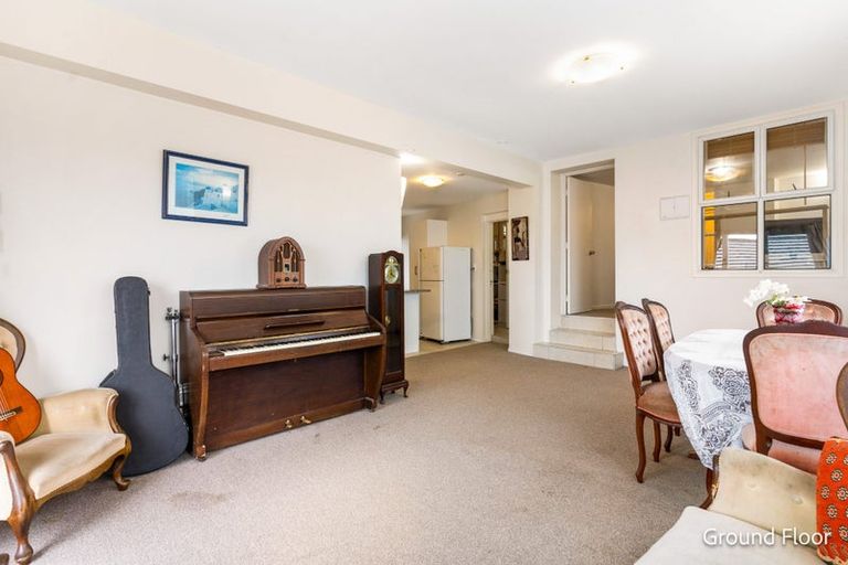 Photo of property in 42 Ellesmere Crescent, Pakuranga Heights, Auckland, 2010