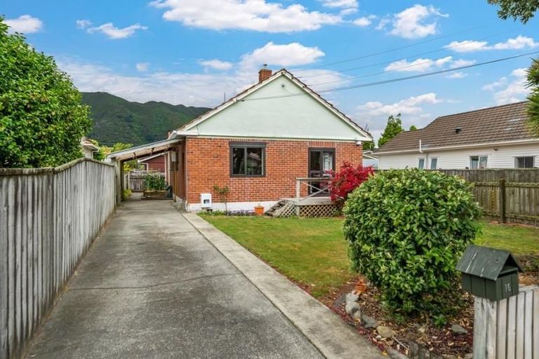 Photo of property in 16 Brook Street, Waiwhetu, Lower Hutt, 5010