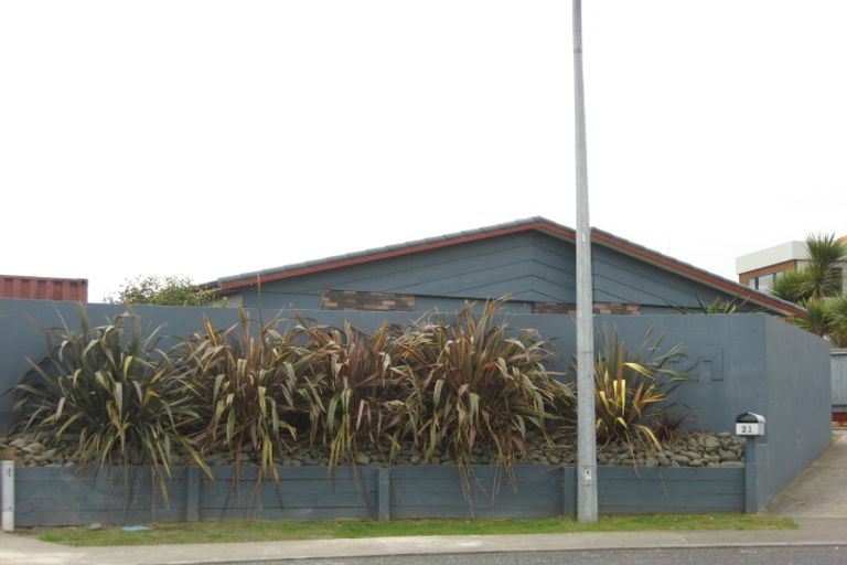 Photo of property in 21 The Outlook, Oakura, 4314