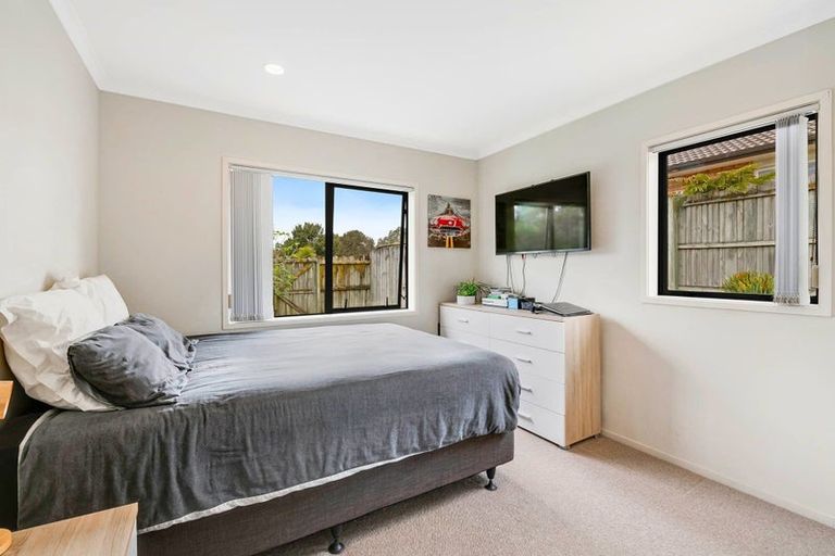 Photo of property in 4 Kingtide Place, Red Beach, 0932