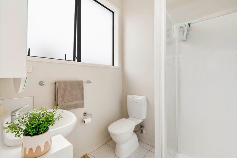 Photo of property in 4 Kingtide Place, Red Beach, 0932