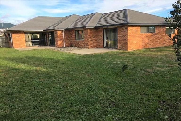 Photo of property in 4 Gandalf Crescent, Paraparaumu, 5032