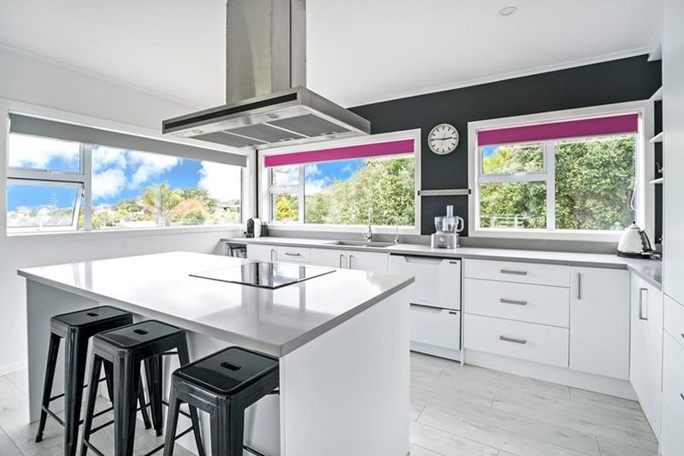 Photo of property in 90 Matipo Road, Mairangi Bay, Auckland, 0630