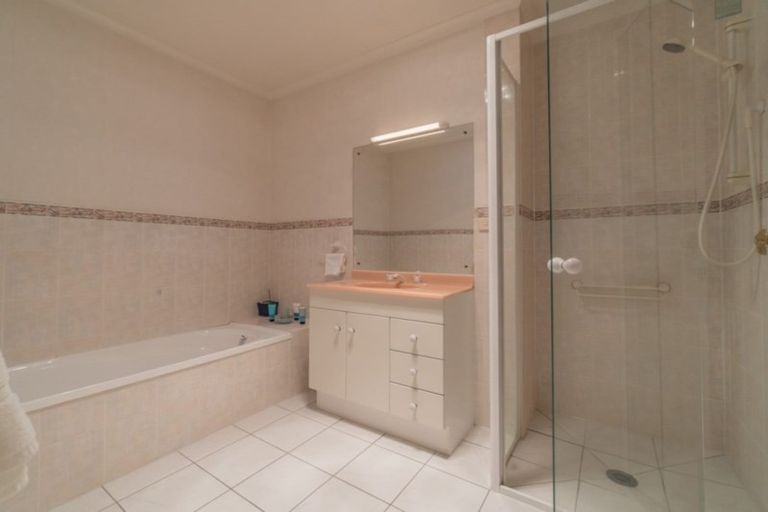 Photo of property in 50a Kiwi Esplanade, Mangere Bridge, Auckland, 2022