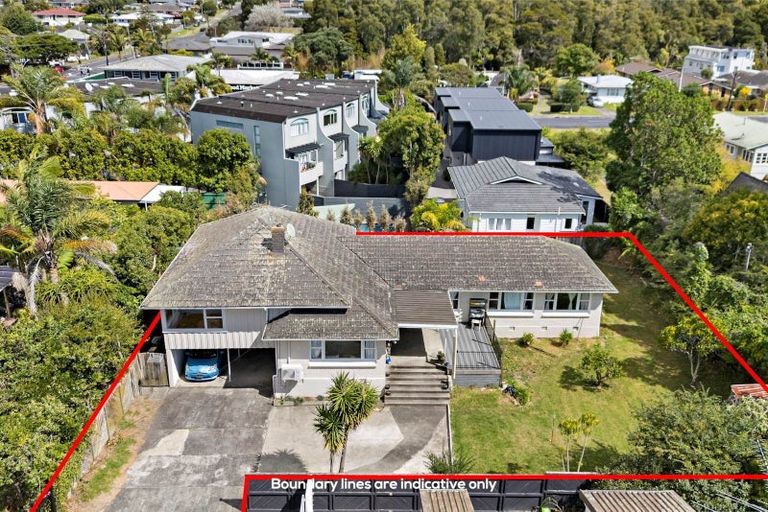 Photo of property in 2/13 Ocean View Road, Hillcrest, Auckland, 0627