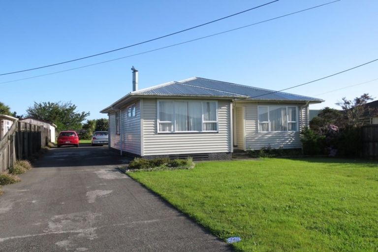 Photo of property in 27 Lyndhurst Street, Westport, 7825