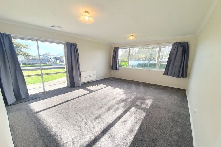 Photo of property in 24 Motuoapa Place, Kelvin Grove, Palmerston North, 4414