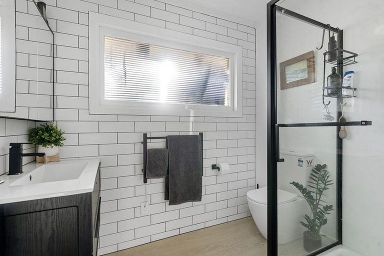 Photo of property in 1/177 Glenfield Road, Hillcrest, Auckland, 0627