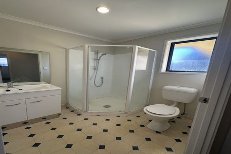 Photo of property in 2 Reef Place, Mangere, Auckland, 2022