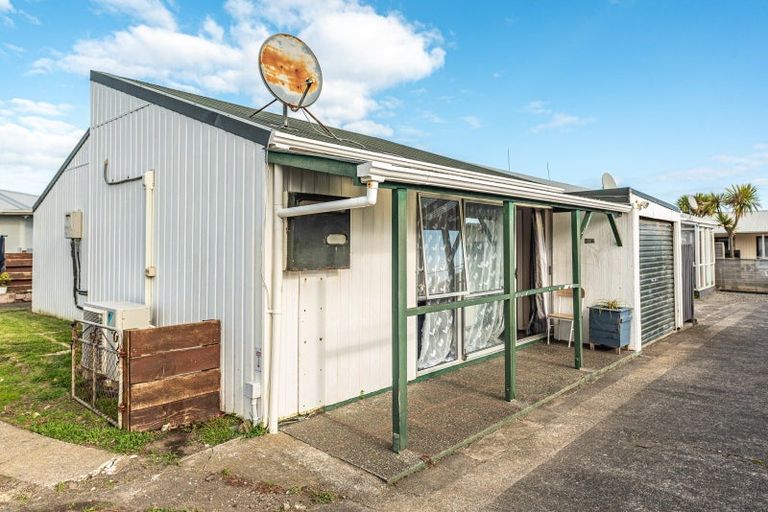 Photo of property in 19a Egmont Street, Castlecliff, Whanganui, 4501