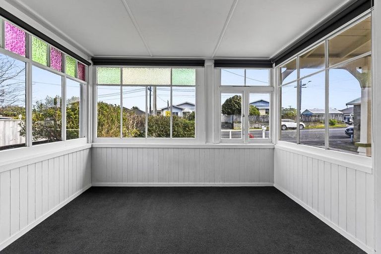 Photo of property in 25 Paynters Avenue, Strandon, New Plymouth, 4312