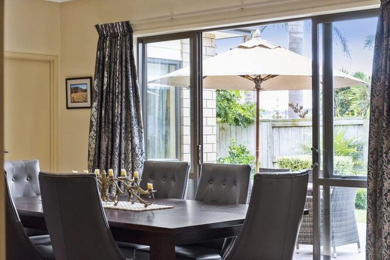 Photo of property in 10 Piha Close, Papamoa Beach, Papamoa, 3118