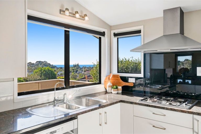 Photo of property in 24 Halldene Terrace, Red Beach, 0932