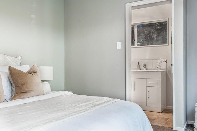 Photo of property in 3 Meynell Court, Glen Eden, Auckland, 0602