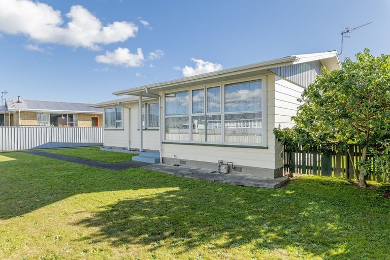 Photo of property in 64 Hinemoa Street, Levin, 5510