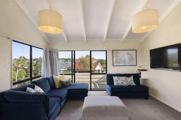 Photo of property in 2/3 Ceramco Place, Torbay, Auckland, 0630